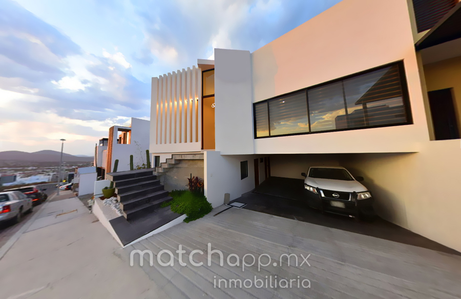 casa en venta en Zibata, privada jade sur, casa con rrof y sotano, entrada independiente para despacho o consultorio  en querétaro méxico , por Carlos Esparza Ramon