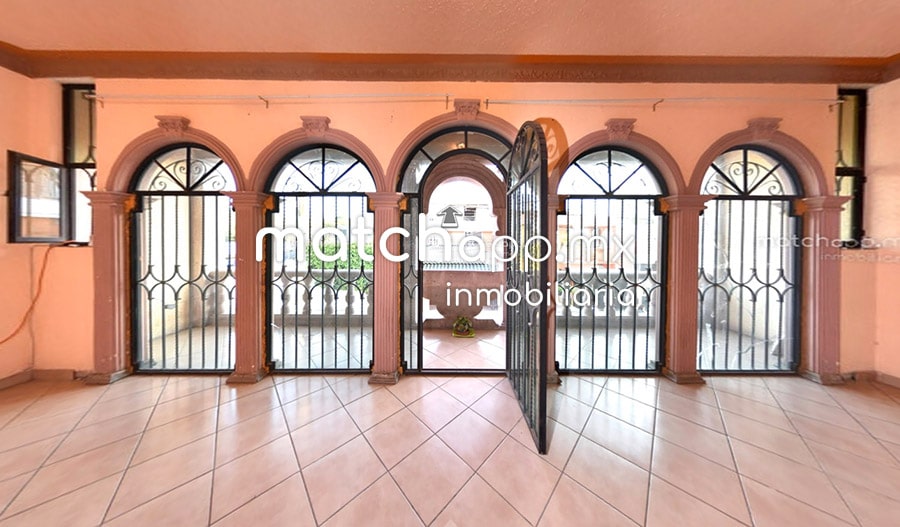 Casa amplia, con departamento independiente en Querétaro, en venta por Carlos Esparza Ramón de matchapp.mx